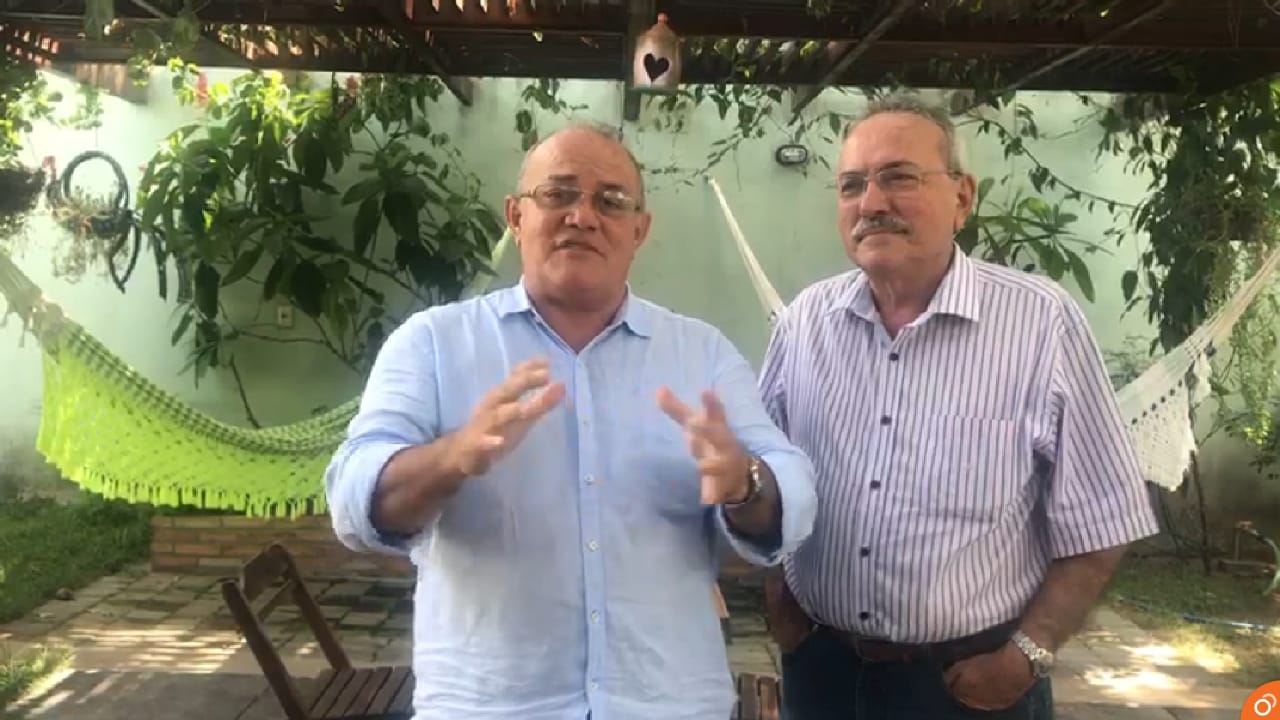 Os irmãos Antônio José Lira e Átila Lira durante confraternização